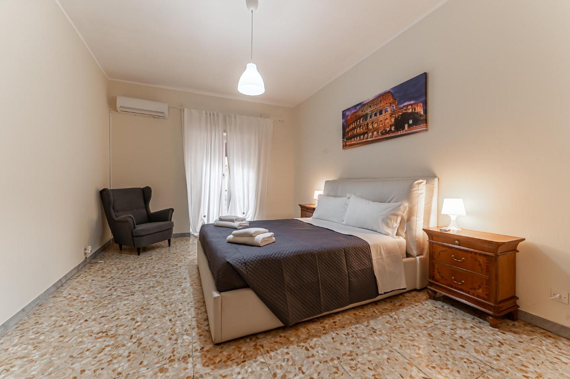 Vacanze Romane - Metro Teano & Wi-fi Apartment